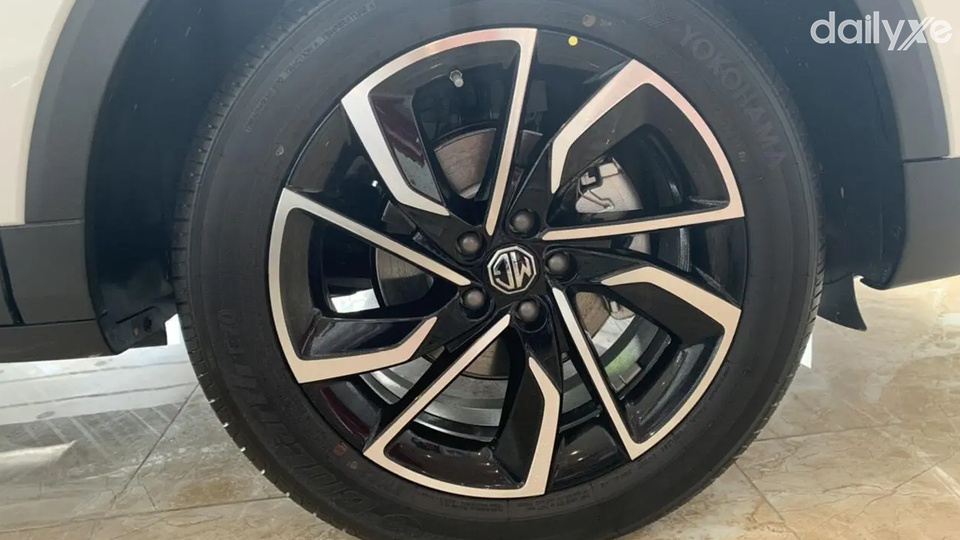 Mâm xe đa chấu thu hút ánh nhìn khi chuyển động