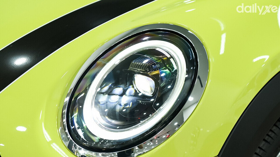 MINI Convertible trang bị đèn pha công nghệ thích ứng