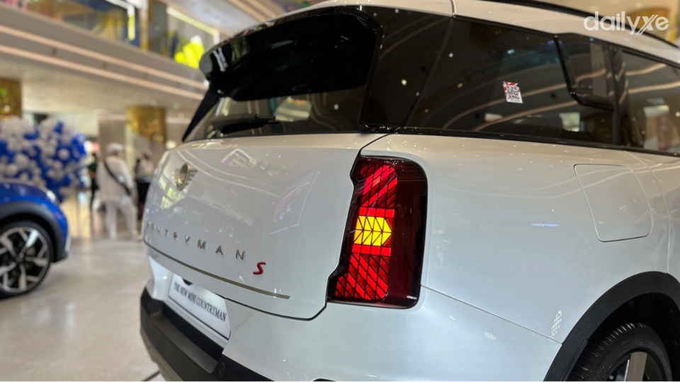 Đèn hậu LED được thiết kế mới hoàn toàn
