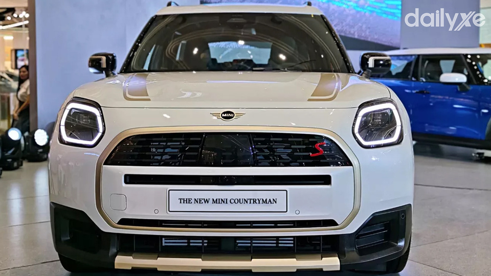 Đầu xe thay đổi nhiều chi tiết