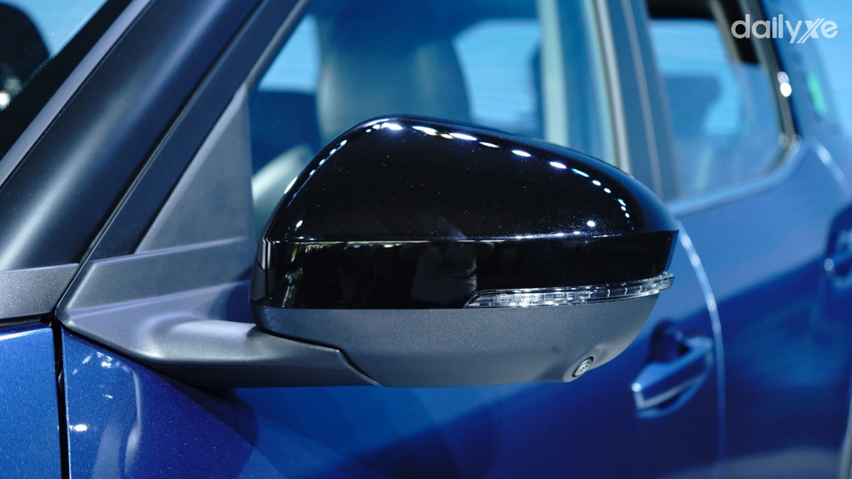 Gương chiếu hậu được sơn đồng màu thân xe