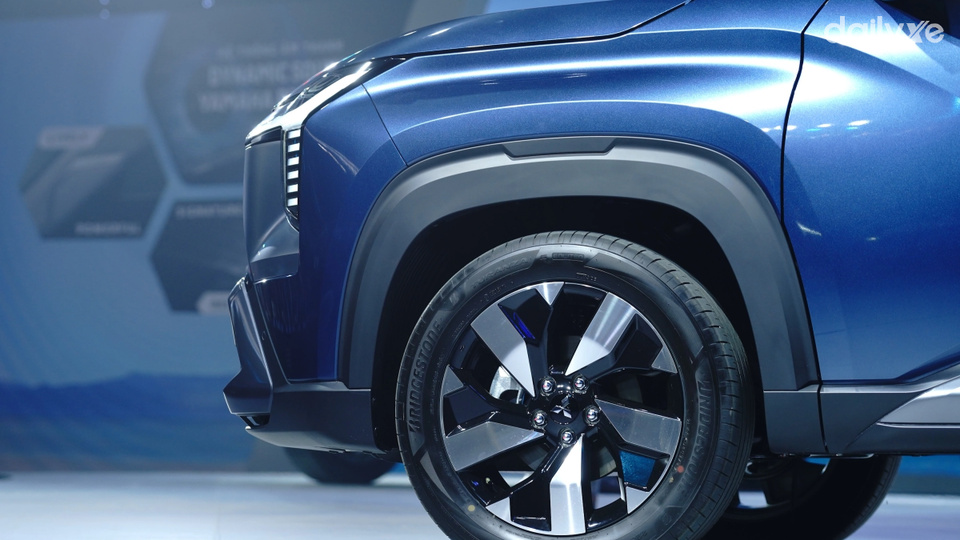 Bộ mâm hợp kim kích thước 18 inch thiết kế dạng xoắn nước độc đáo