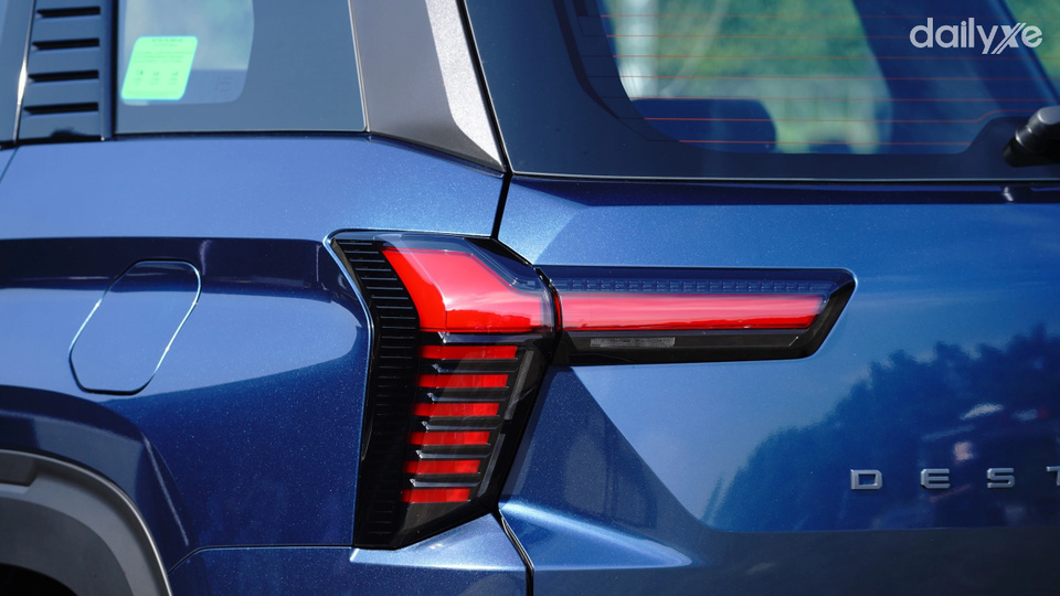 Cụm đèn hậu LED nổi bật