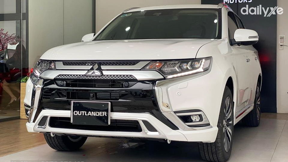 Outlander sở hữu phong cách thiết kế thể thao mạnh mẽ và sang trọng