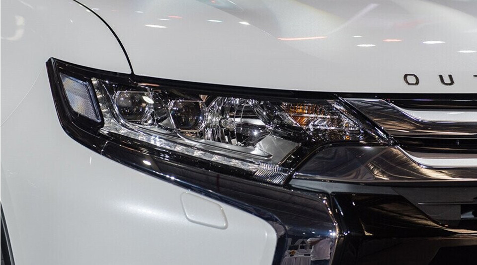 Cụm đèn trước Outlander LED
