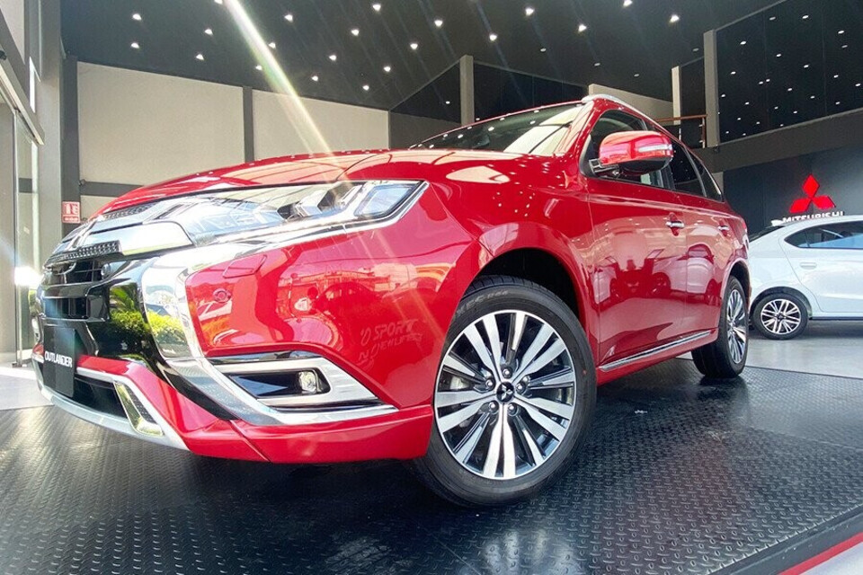 Mitsubishi ra mắt Outlander thế hệ thiết kế thể thao Mitsubishi ra mắt Outlander thế hệ thiết kế thể thao