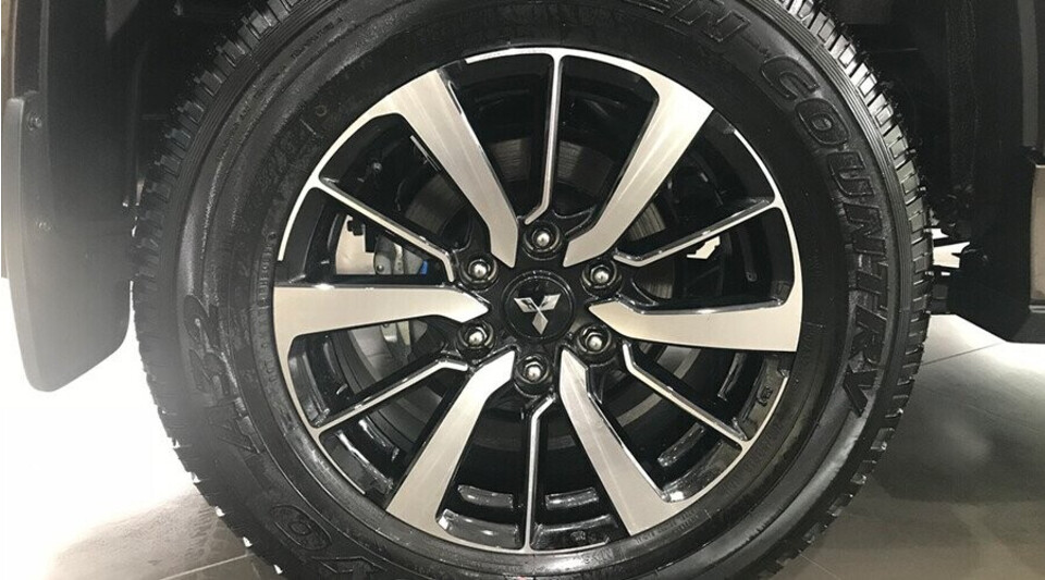 Mâm xe Pajero Sport thiết kế thể thao