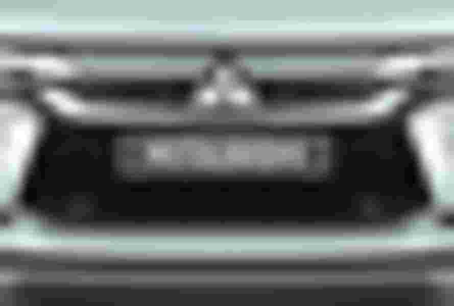 Ngoại thất Mitsubishi Pajero Sport Gasoline 4x4 AT Premium - Hình 5