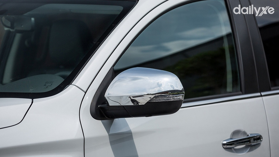 Gương chiếu hậu mạ crom sáng bóng