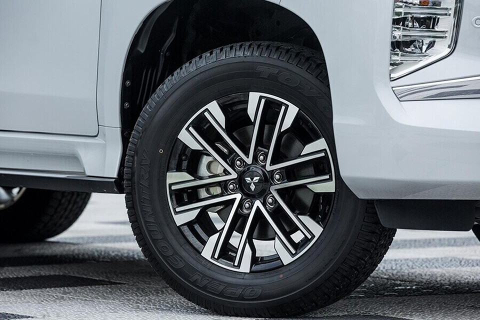 Mâm xe hợp kim 18 inch Mâm xe hợp kim 18 inch