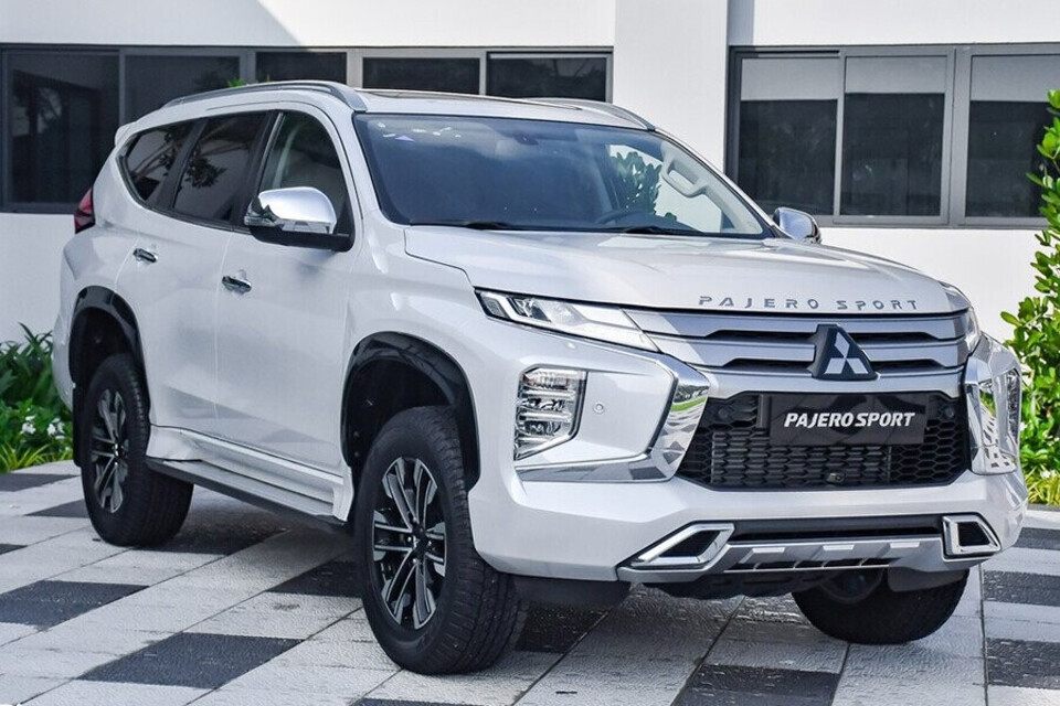 Mitsubishi Pajero Sport thiết kế mạnh mẽ Mitsubishi Pajero Sport thiết kế mạnh mẽ