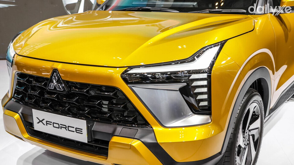 Nắp capo Mitsubishi Xforce cùng những đường gân dập nổi mạnh mẽ