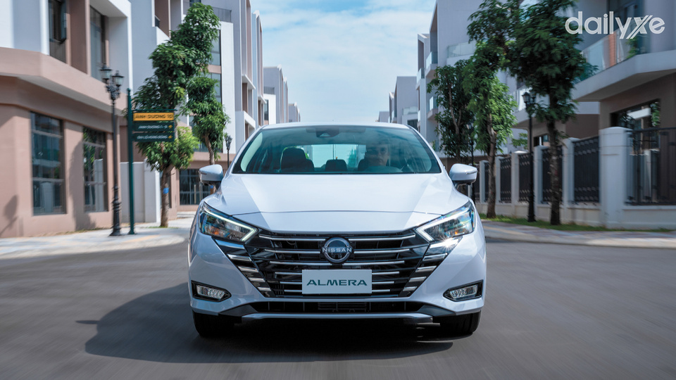 Nissan Almera trang bị lưới tản nhiệt thể thao thiết kế mới