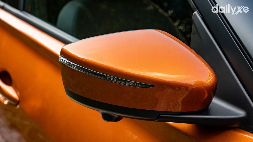  Gương chiếu hậu ngoài tích hợp nhiều tiện ích