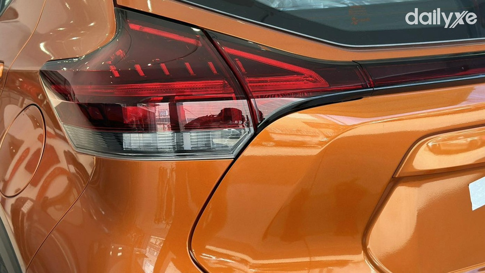 Cụm đèn hậu full LED boomerang sắc sảo