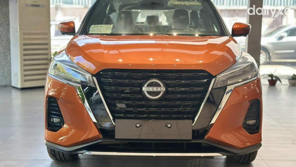 Đầu xe thiết trẻ trung kết hợp lưới tản nhiệt V-Motion to bản