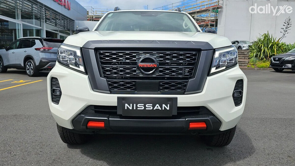 Cụm lưới tản nhiệt thiết kế ấn tượng