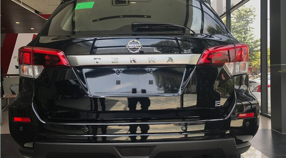 Nissan Terra có thiết kế đuôi xe vô cùng mạnh mẽ