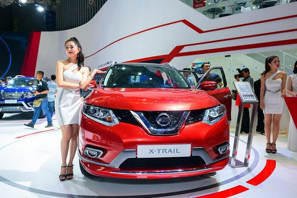 Ngoại thất thiết kế sang trọng kết hợp đường nét thể thao đem lại xe thanh lịch Ngoại thất thiết kế sang trọng kết hợp đường nét thể thao đem lại xe thanh lịch