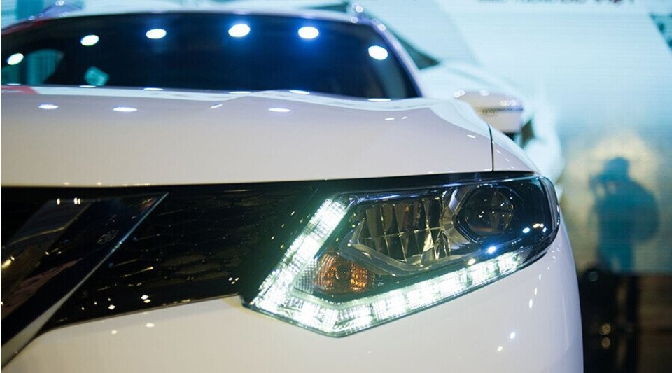 X-Trail trang bị hệ thống đèn chiếu sáng phía trước dạng LED