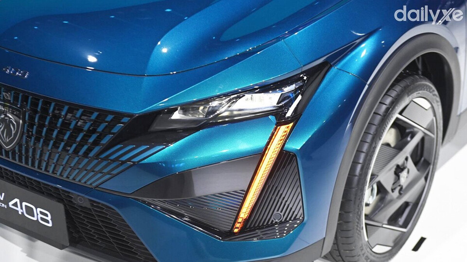 Cụm đèn chiếu sáng Full Led tự động bật tắt