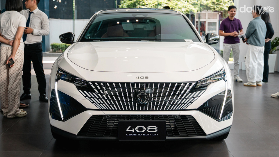 Peugeot 408 thể hiện vẻ đẹp kiểu dáng coupe