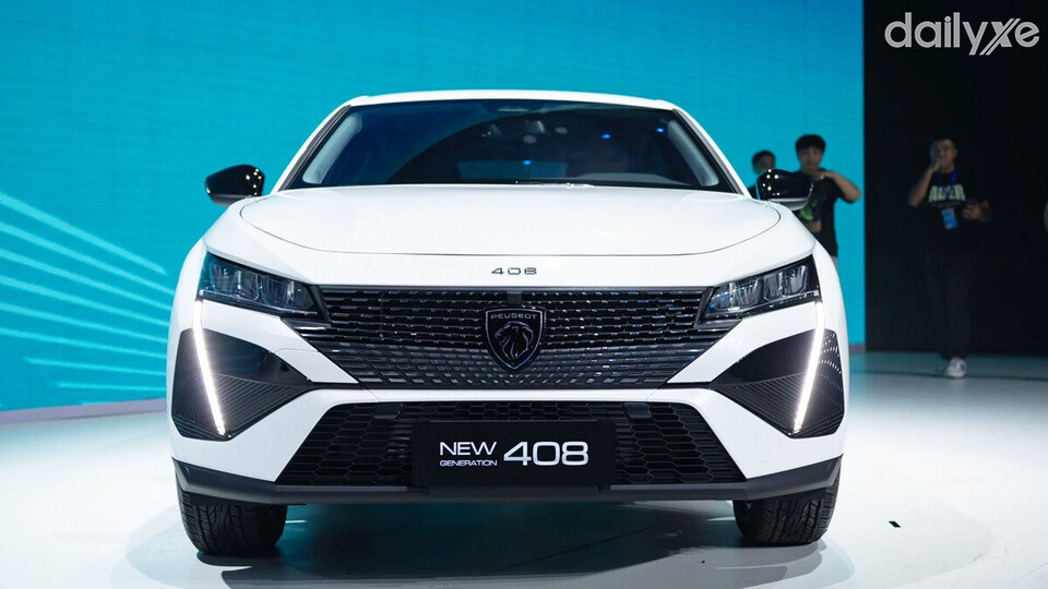 Peugeot 408 Premium sở hữu cho mình một diện mạo sang trọng