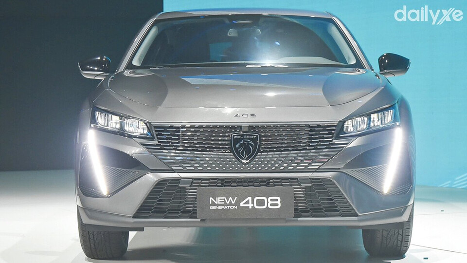 Peugeot 408 Allure thể hiện vẻ đẹp kiểu dáng coupe
