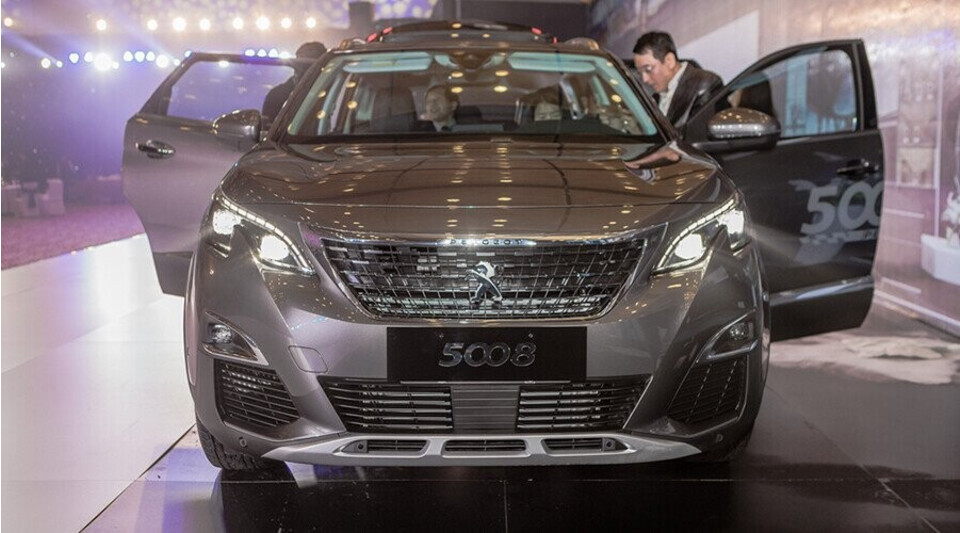 Đầu xe Peugeot 5008 thiết kế sang trọng