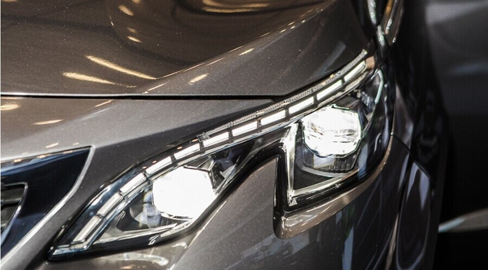 Peugeot 5008 trang bị cụm đèn hậu LED