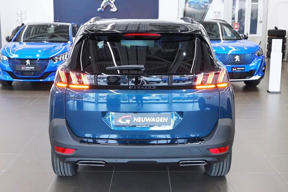 Đuôi xe thiết kế tinh tế