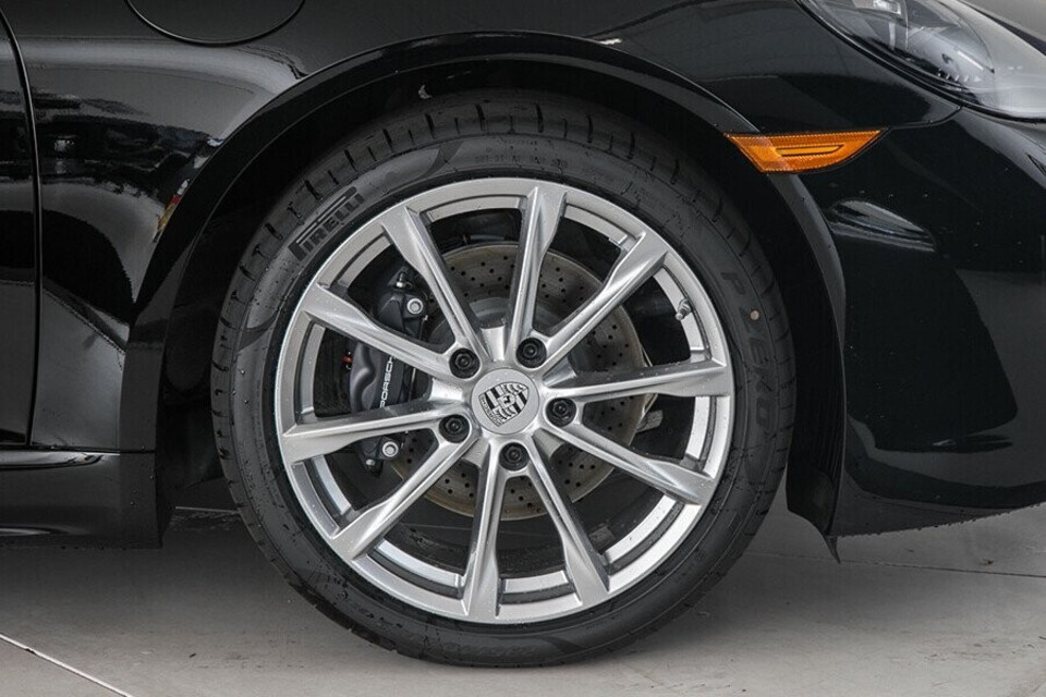 718 Boxster được trang bị bộ vành đa chấu 718 Boxster được trang bị bộ vành đa chấu
