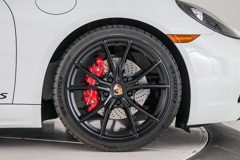 718 Boxster được trang bị bộ vành đa chấu 718 Boxster được trang bị bộ vành đa chấu