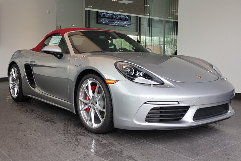 Porsche 718 Boxster là mẫu xe mui trần ngoại hình thể thao Porsche 718 Boxster là mẫu xe mui trần ngoại hình thể thao