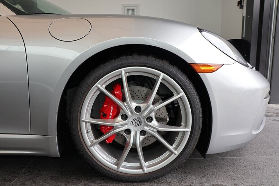 718 Boxster được trang bị bộ vành đa chấu 718 Boxster được trang bị bộ vành đa chấu