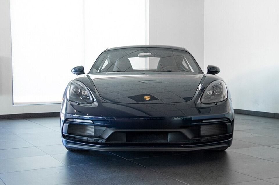 Porches 718 Cayman sở hữu thiết kế không quá hầm hố như những mẫu xe thể thao Porches 718 Cayman sở hữu thiết kế không quá hầm hố như những mẫu xe thể thao