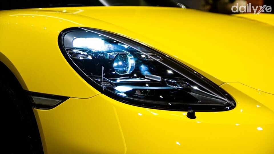 Cụm đèn chiếu sáng tích hợp nhiều chức năng tiên tiến