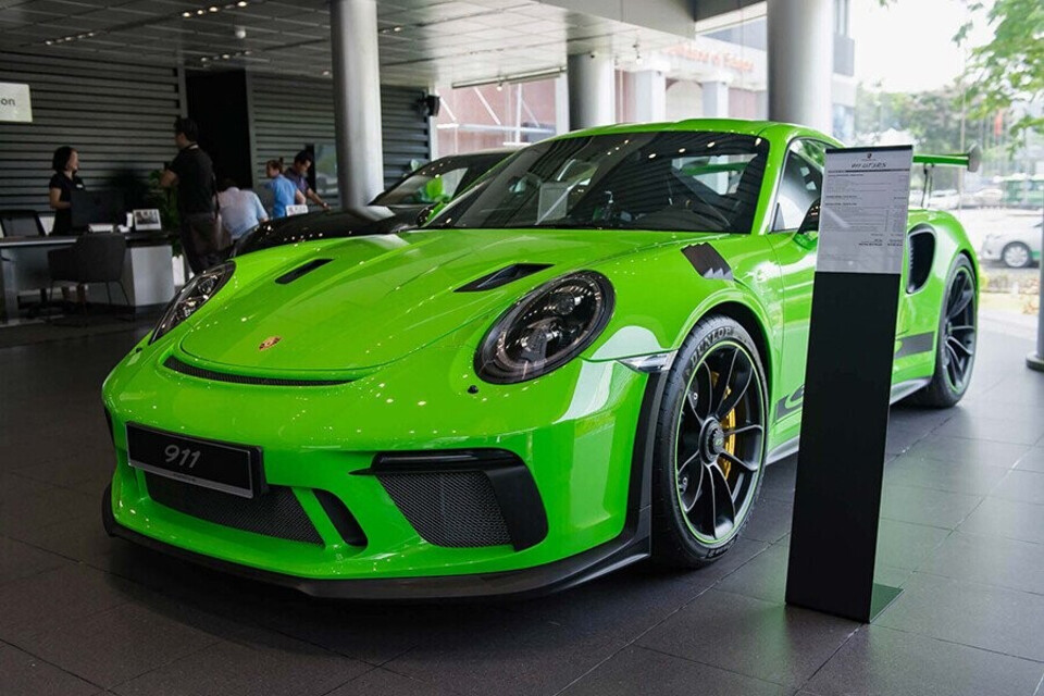 Porsche 911 GT2 RS là mẫu xe đua bản thương mại Porsche 911 GT2 RS là mẫu xe đua bản thương mại