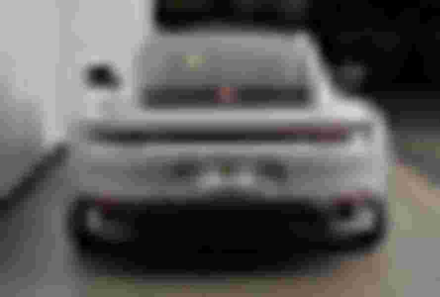 Đuôi xe Porsche 911 có thiết kế vừa sang trọng vừa thể thao với cụm đèn hậu dạng LED