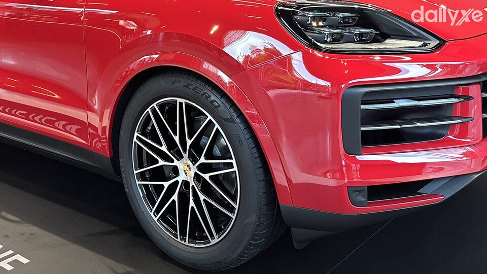 Vành xe kim loại thiết kế nan hoa bắt mắt khi chuyển động