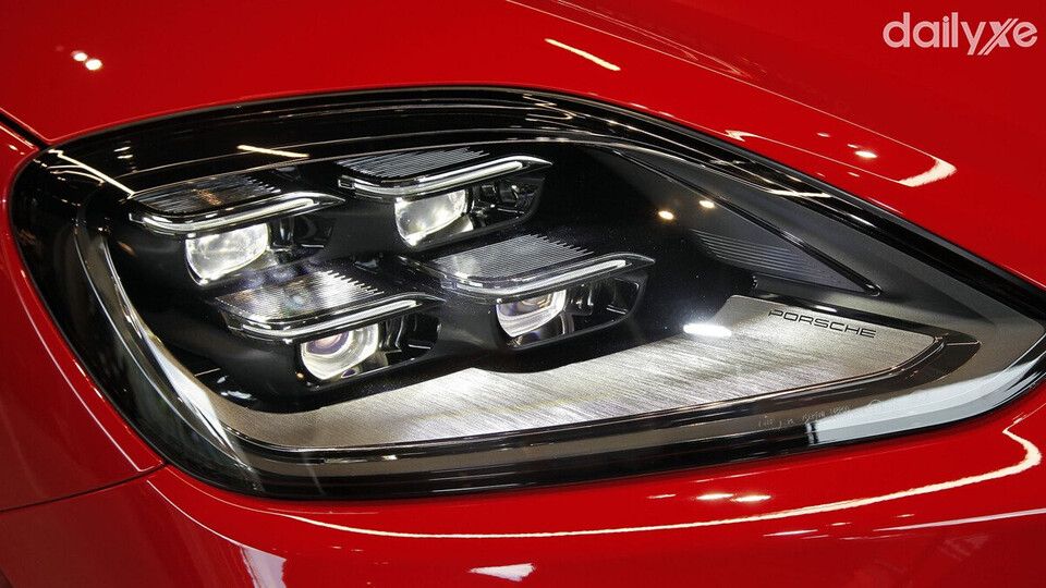 Hệ thống đèn pha và đèn chiếu sáng ban ngày LED