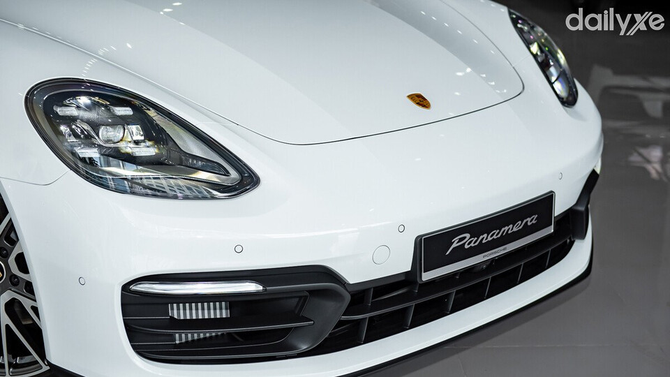 Cụm đèn LED hình bầu dục có tinh chỉnh nhẹ