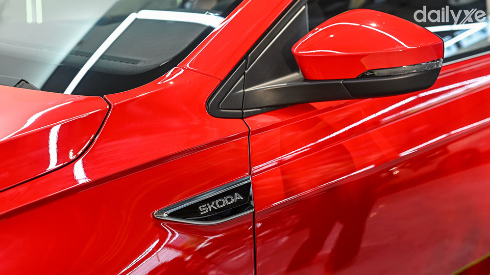 Gương chiếu hậu tích hợp chức năng điều chỉnh tiện lợi