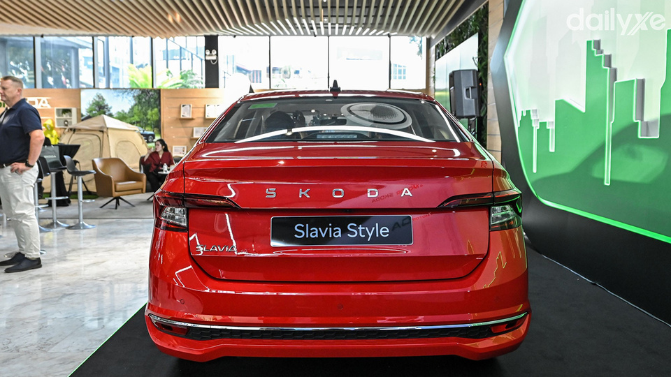 Đuôi xe mang phong cách cứng cáp