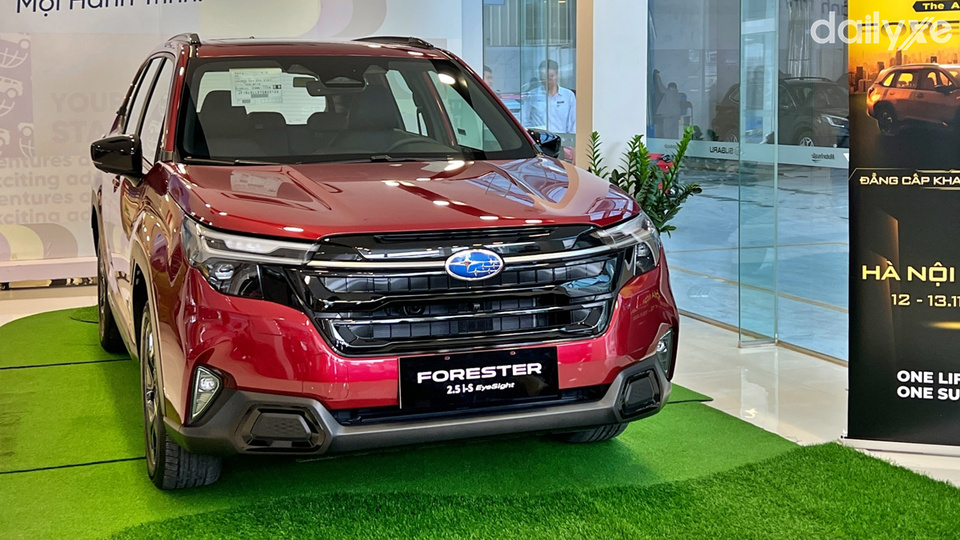 Mẫu xe thiết kế hoàn toàn mới, cùng sự bổ sung phiên bản Hybrid tiết kiệm nhiên liệu