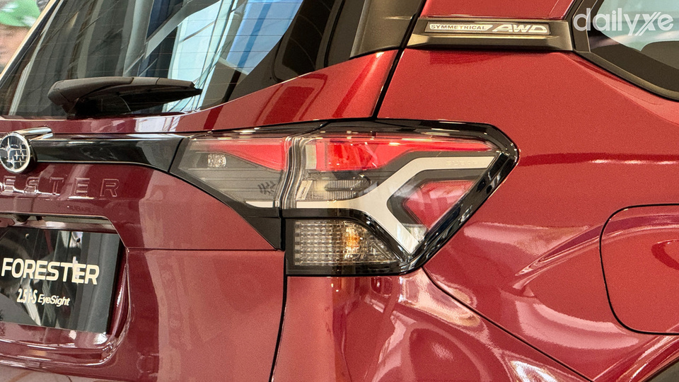 Trang bị cụm đèn hậu LED