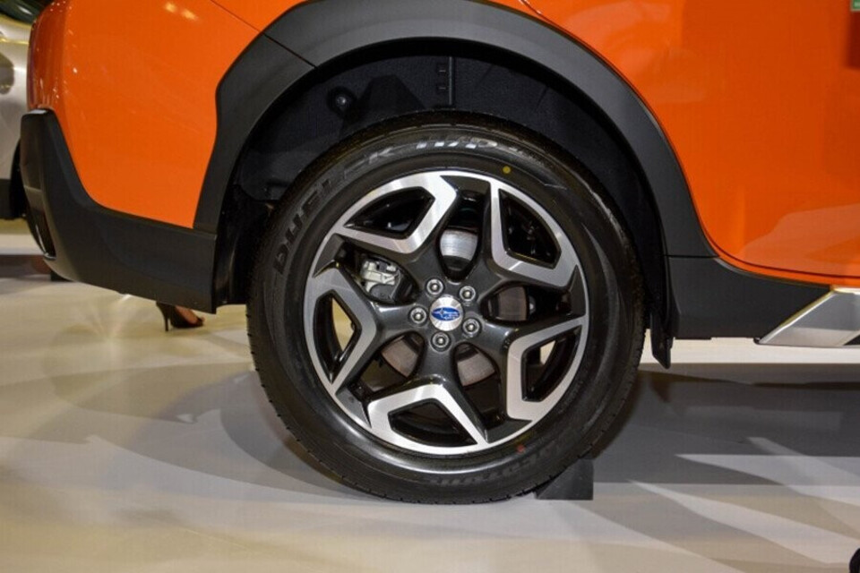 Mậm xe thiết kế thể thao