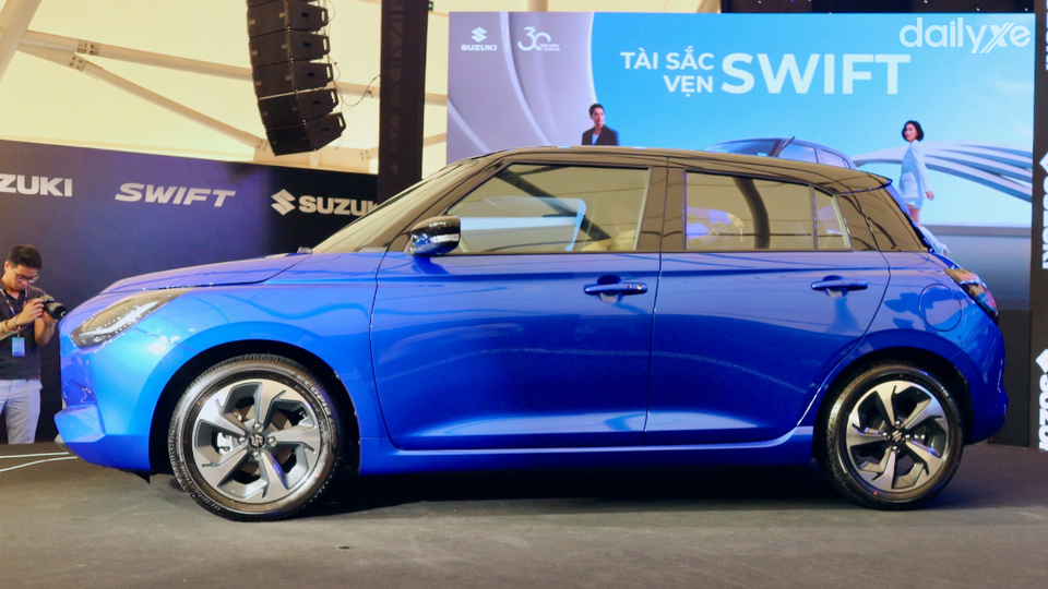 Đường viền chạy dài khắp thân xe năng động