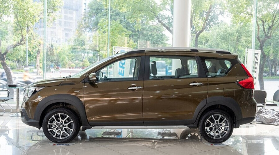 XL7 có hông xe tương tự như các mẫu MPV XL7 có hông xe tương tự như các mẫu MPV