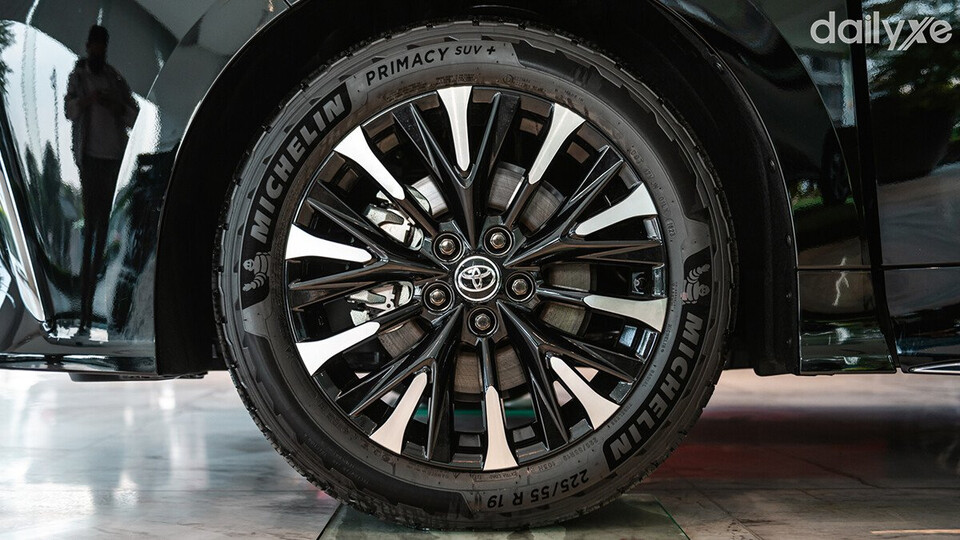 Lazang 19 inch đa chấu có thiết kế độc đáo